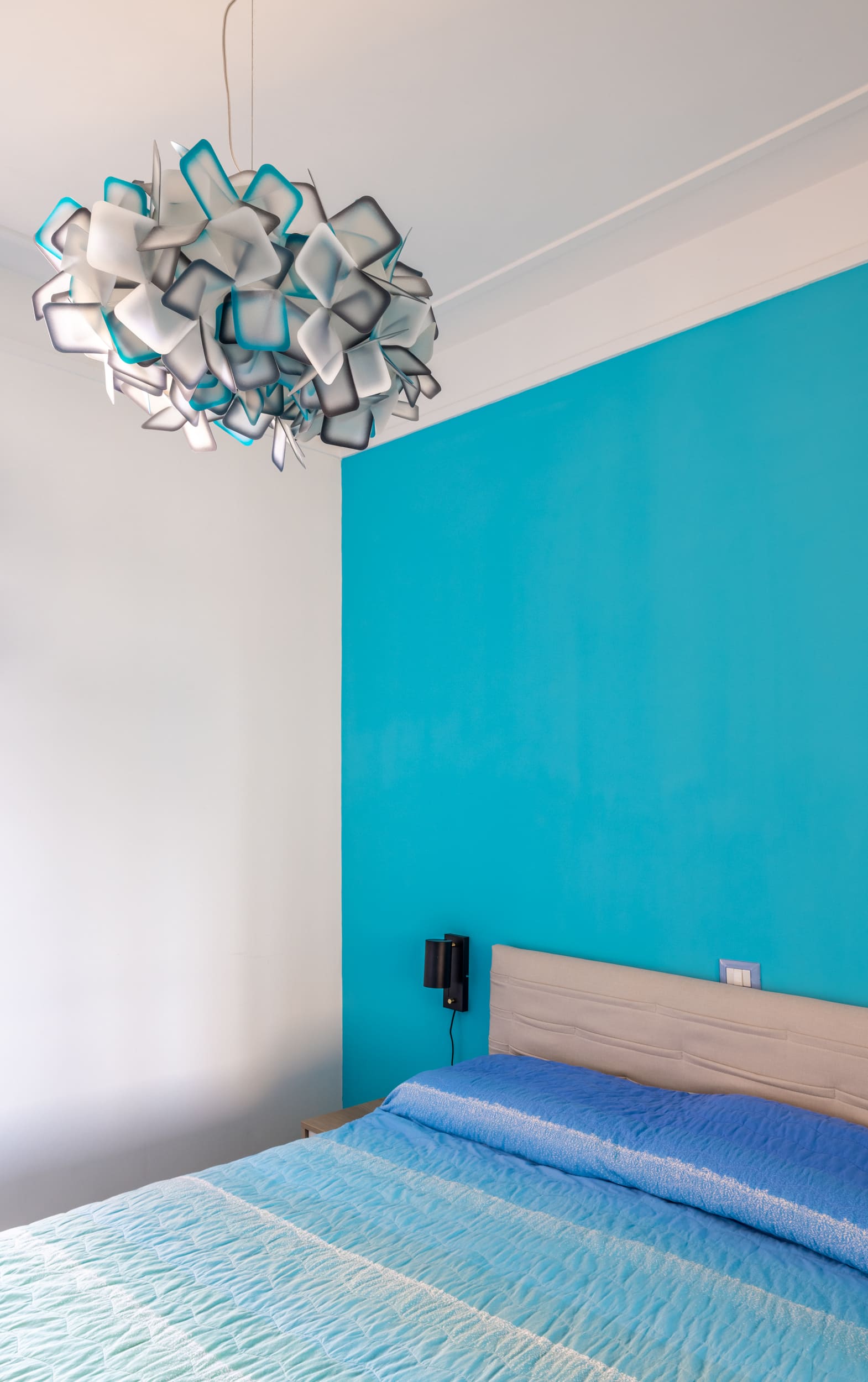 blue bedroom interior relooking